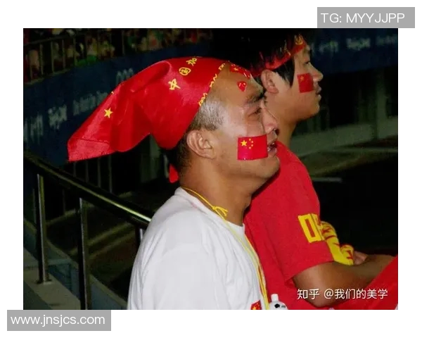 足球明星温暖瞬间与小孩的心灵对话与鼓励