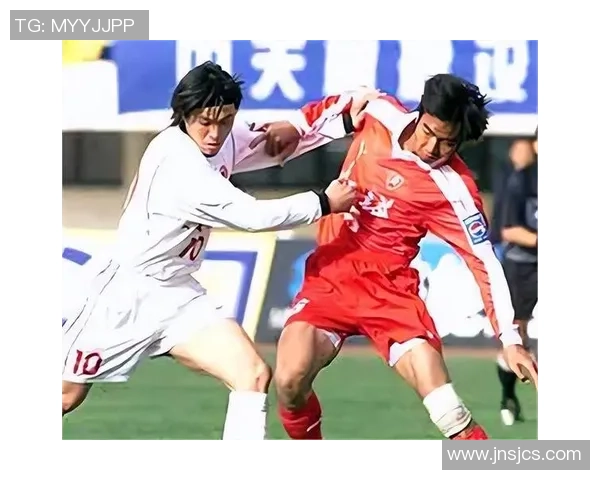 强力头球展现风采足球明星们的空中对决与精彩瞬间 强力头球展现风采足球明星们的空中对决与精彩瞬间