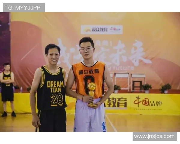 杭州足球队在大师赛中的实力展现与战术分析全景回顾