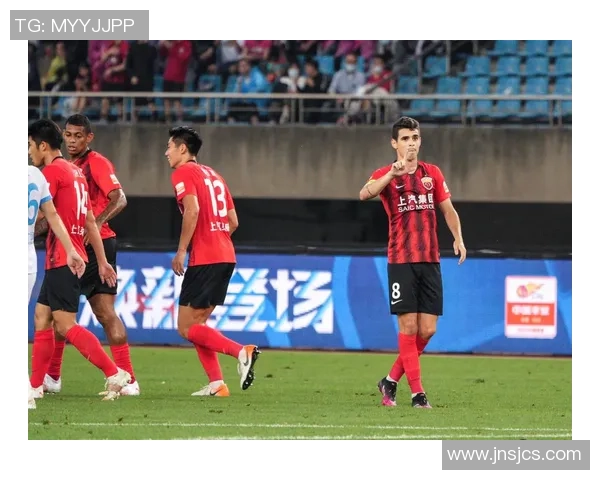 杨磊独家分享足球心得与技巧助你提升球技的秘诀与经验总结